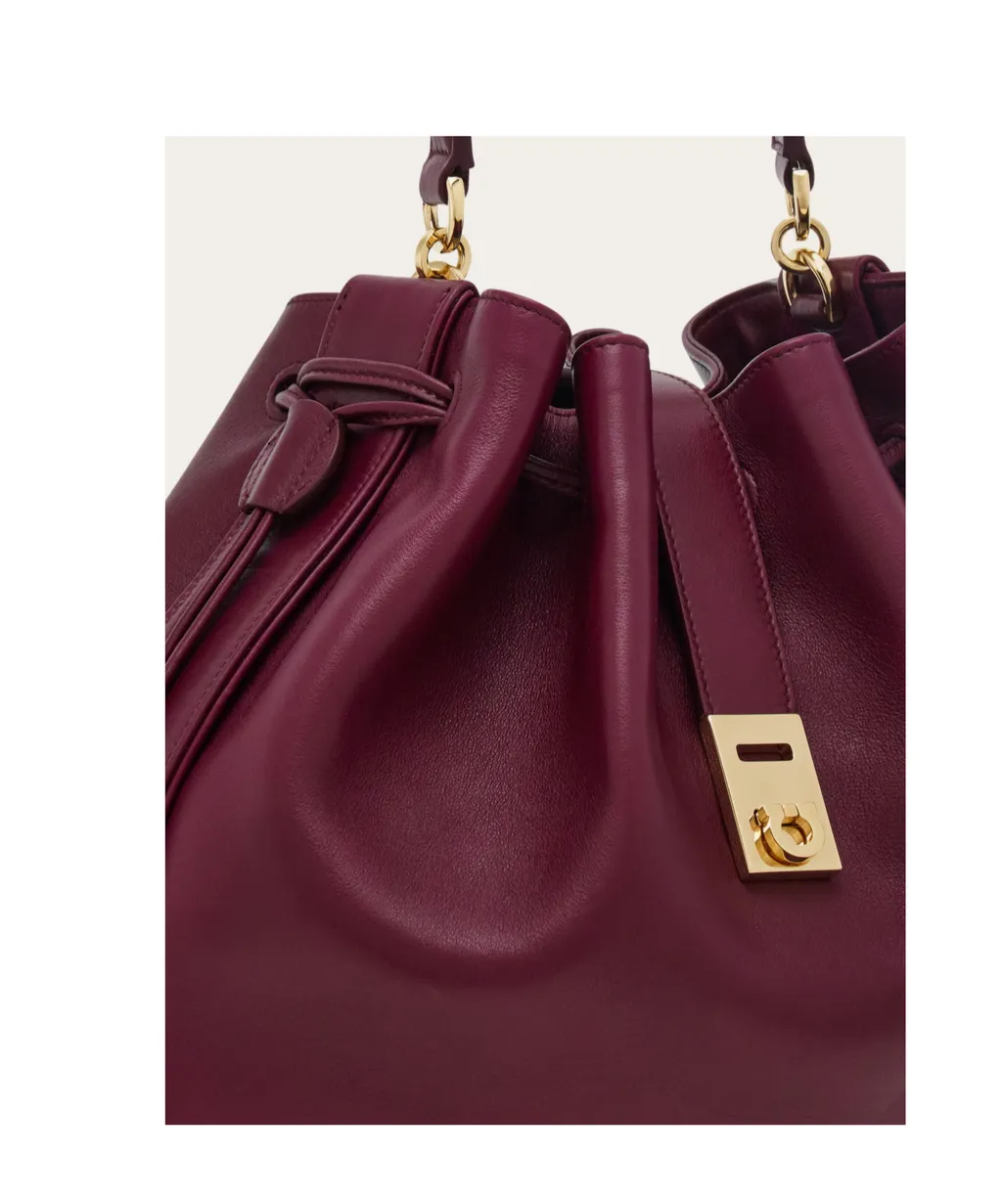 Hug Bucket Bag