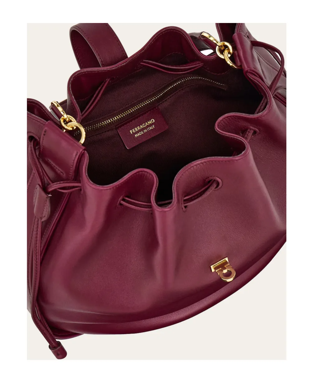 Hug Bucket Bag