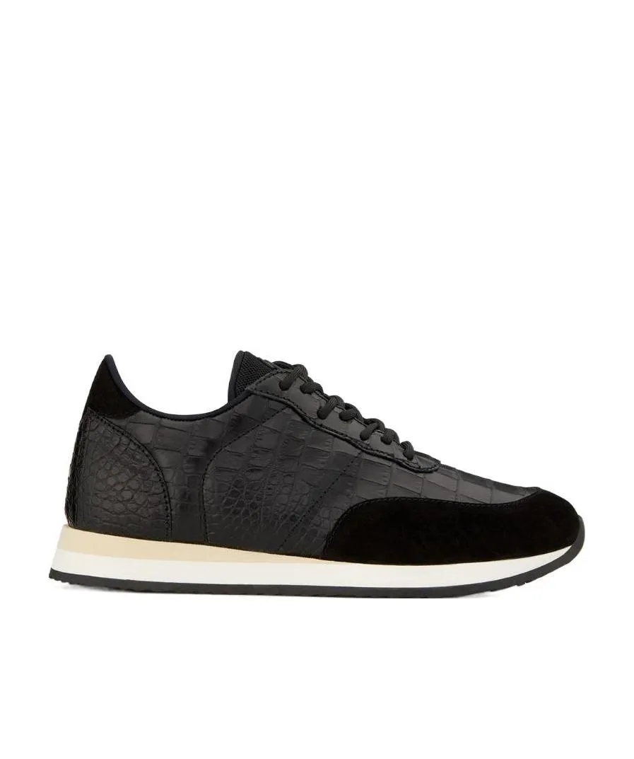 Low-Cut Casual Sneakers