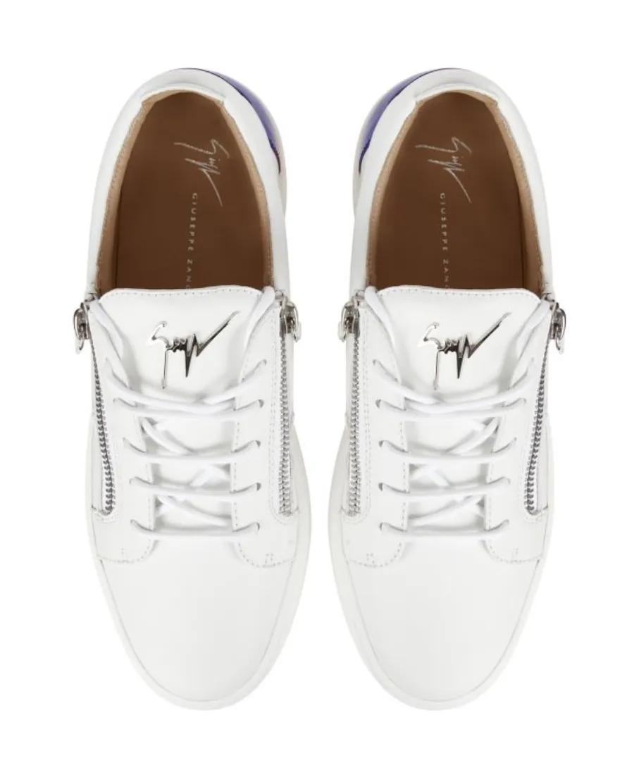 Logo Sneakers