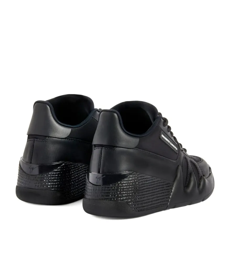 Shoulder Strap Low-Cut Sneakers