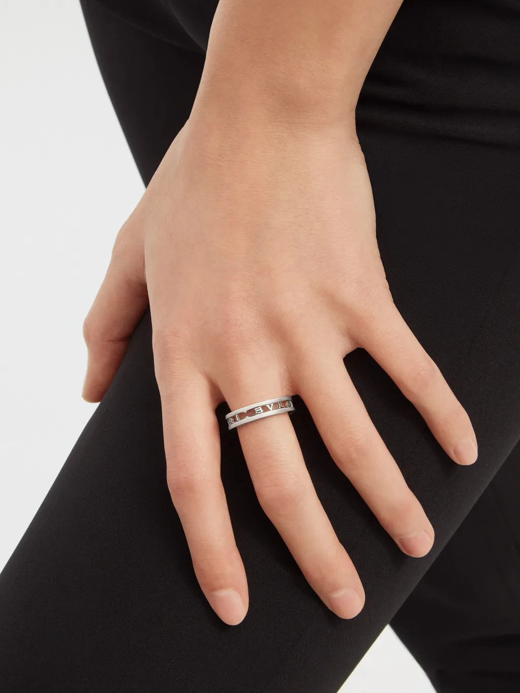 B. Zero1Logo Carved Ring