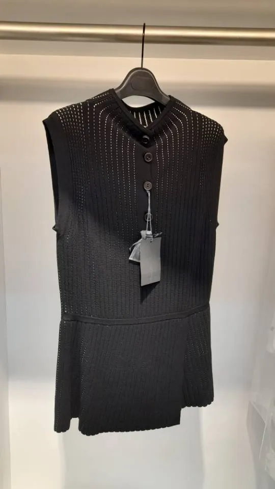 Sleeveless Vest
