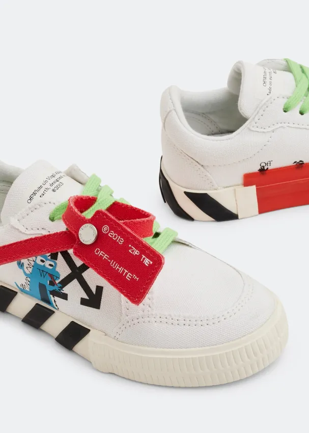 Logo Details Casual Sneakers