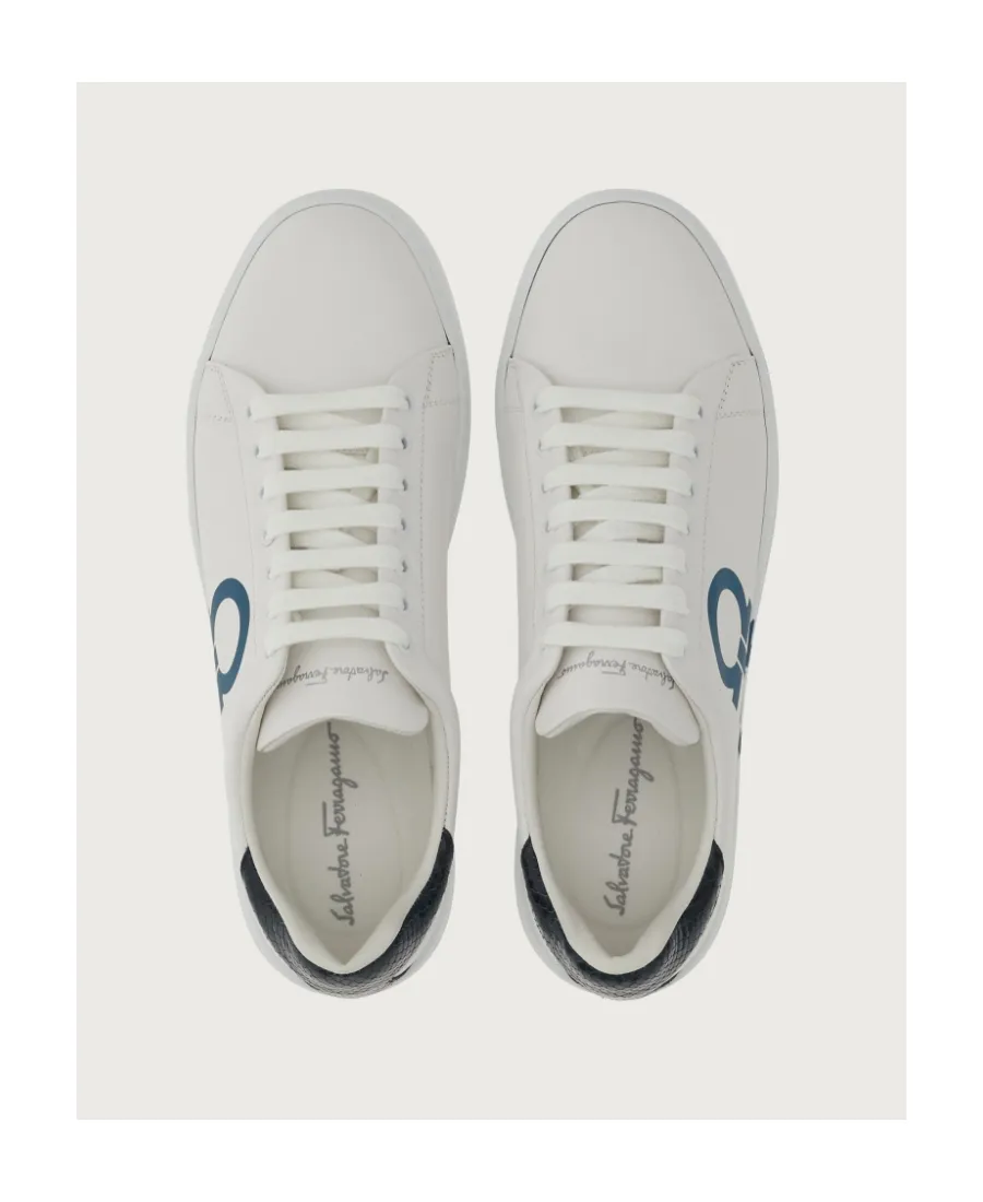 Low-Top Sports Shoes