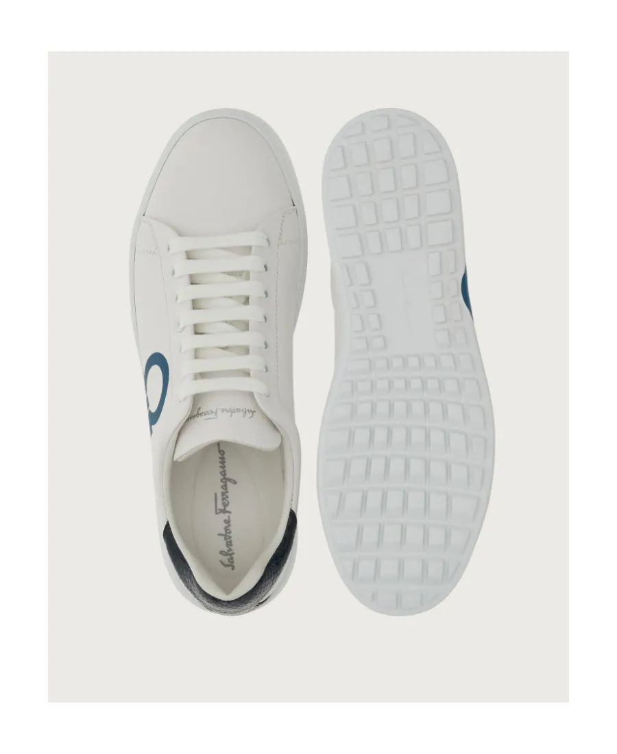 Low-Top Sports Shoes