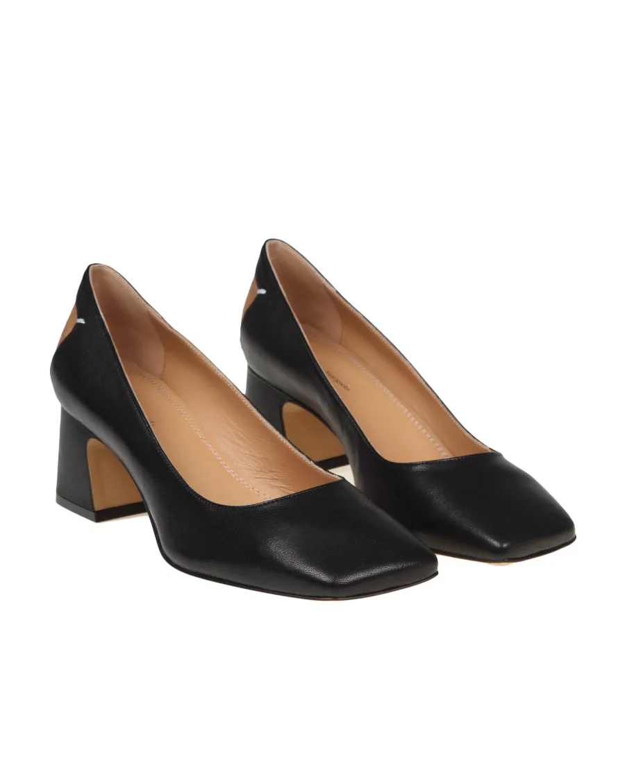 Four Stitches DÉCortiqué Pumps