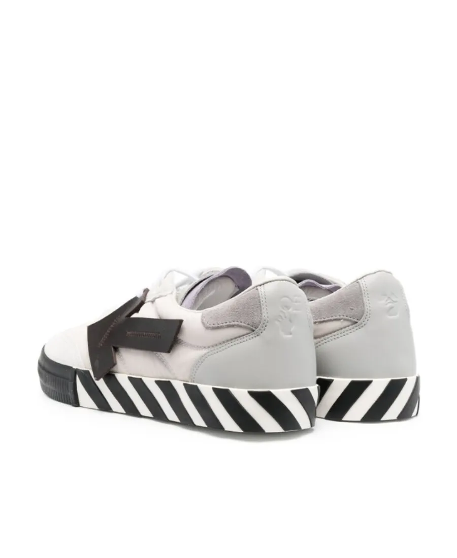 Logo-Patch Low-Top Sneakers