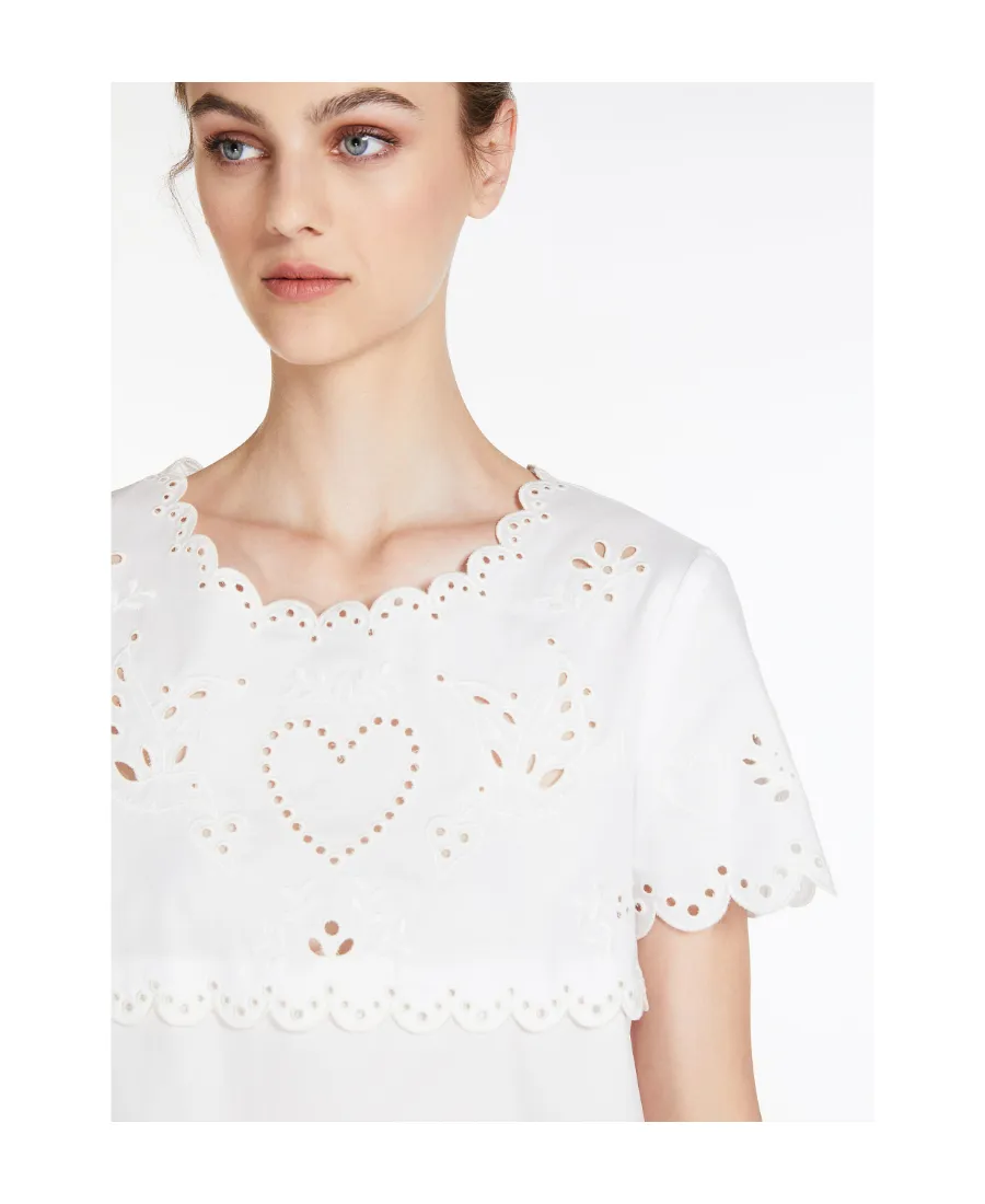 A Short Round-Neck Straight Dress