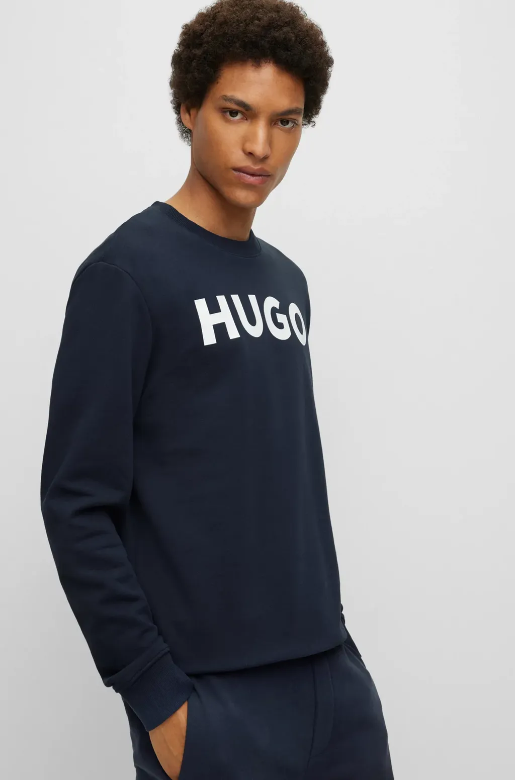 Contrasting Color Logo Round Neck Sweatshirt