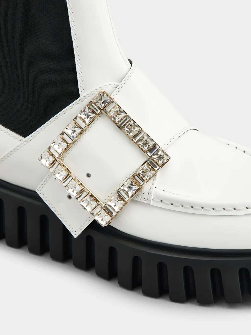 Viv' Go-Thick Strass Buckle Chealsea Ankle Boots In Patent Leather