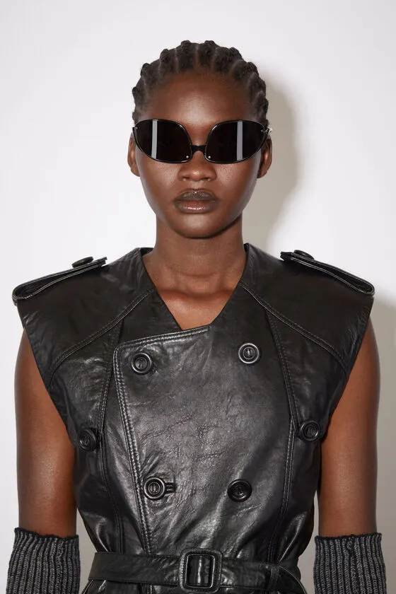 Sleeveless Double-Breasted Coat