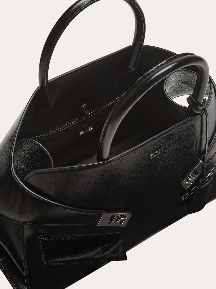 Hug Medium Handbag