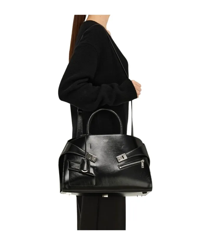 Hug Medium Handbag