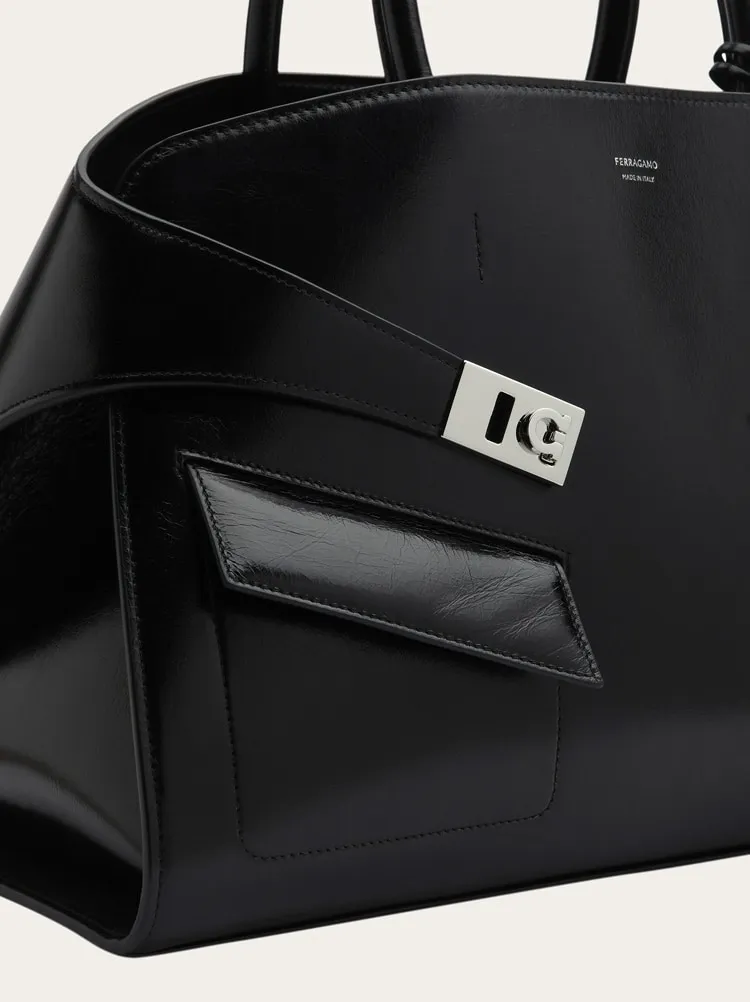 Hug Medium Handbag