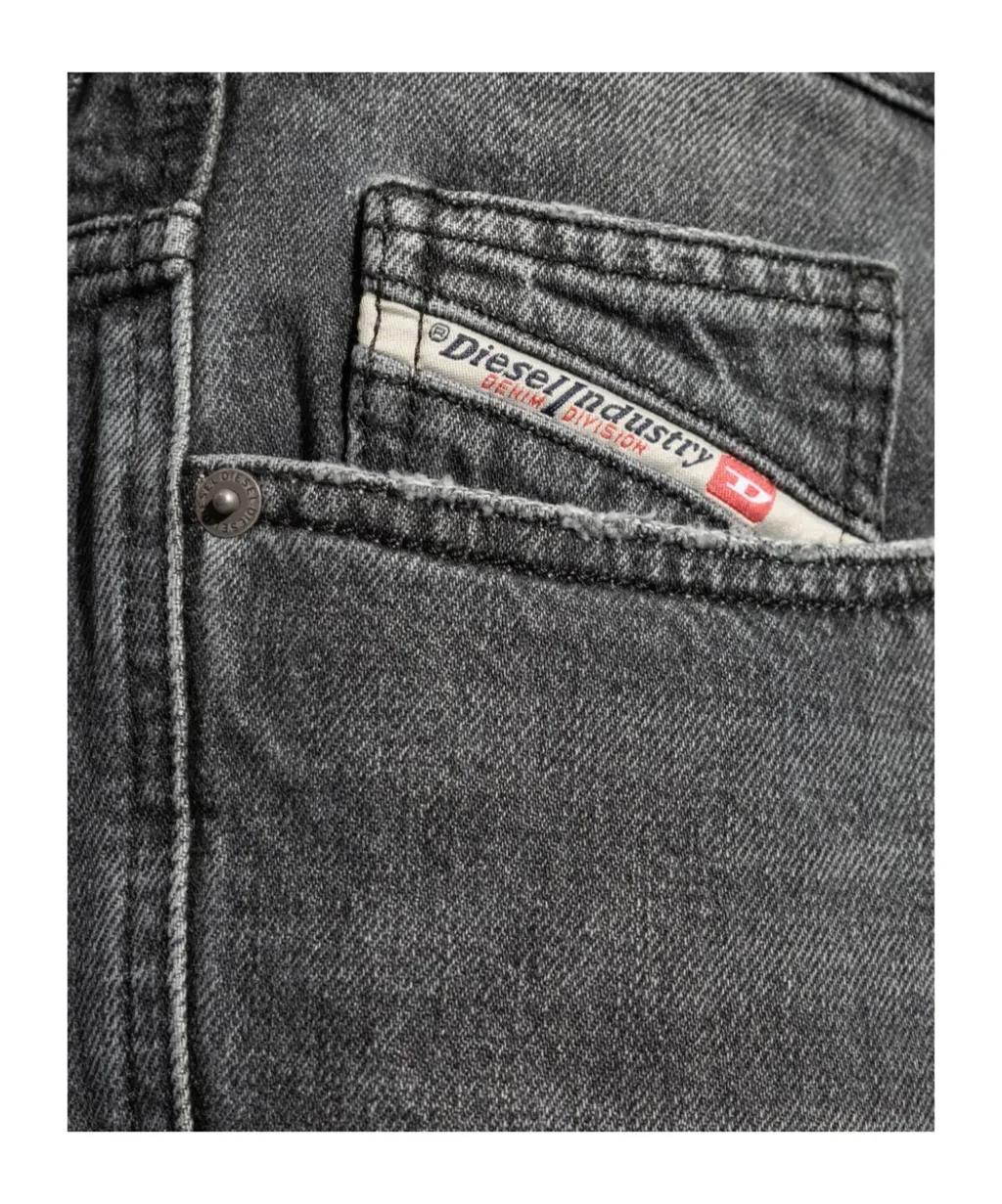 2001 D-Macro Straight-Leg Jeans