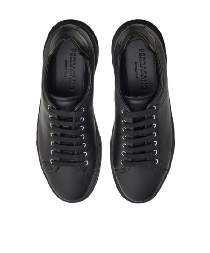 Low-Top Trainers