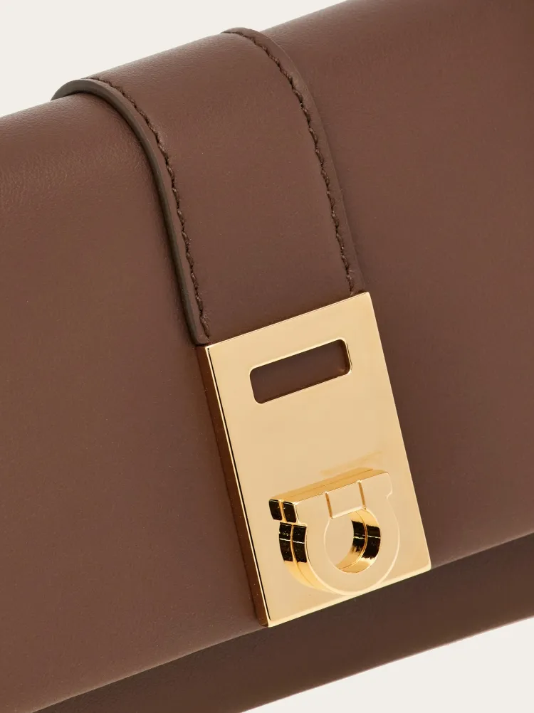 Hug Two-Color Wallet