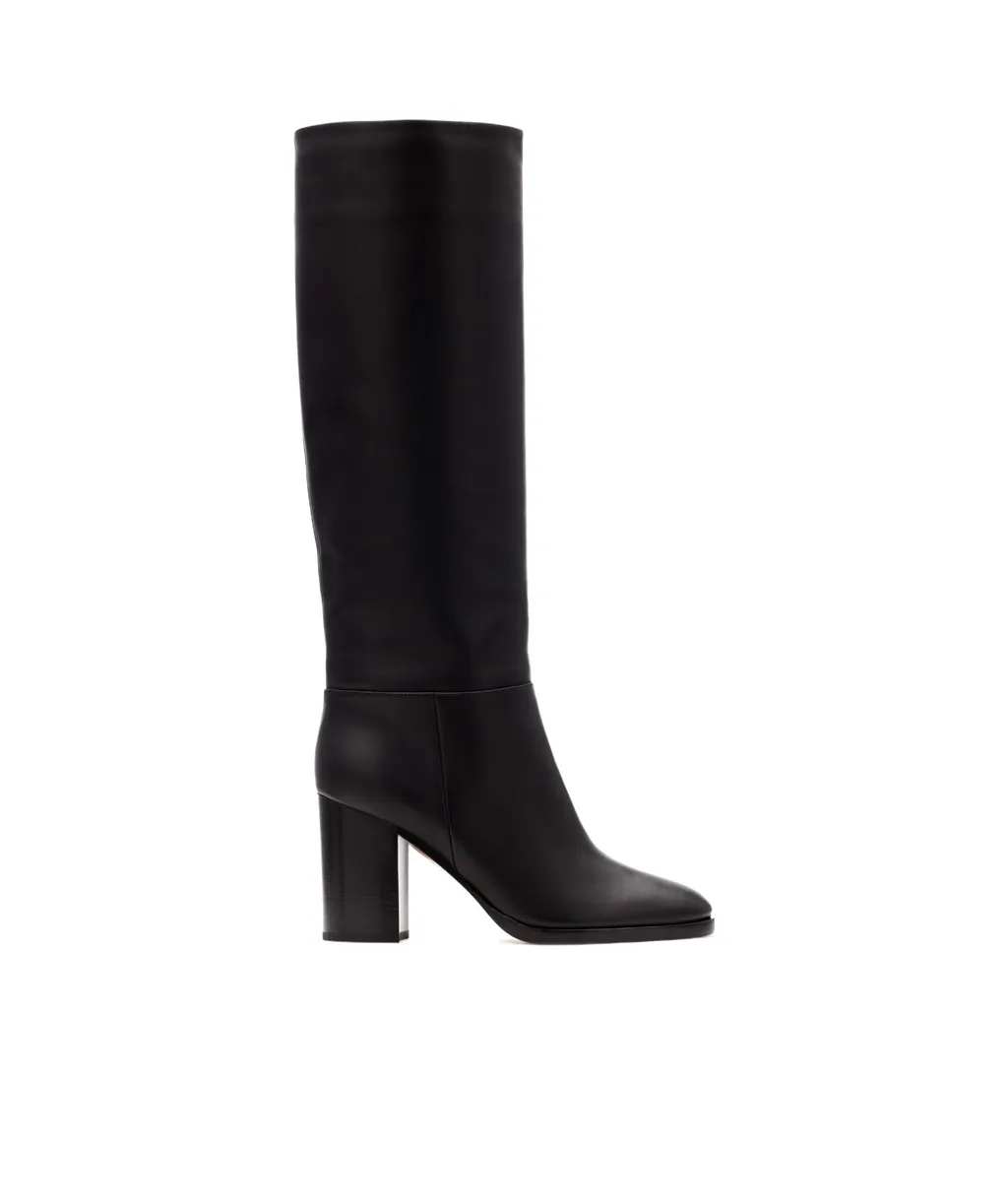 Round-Head Boots