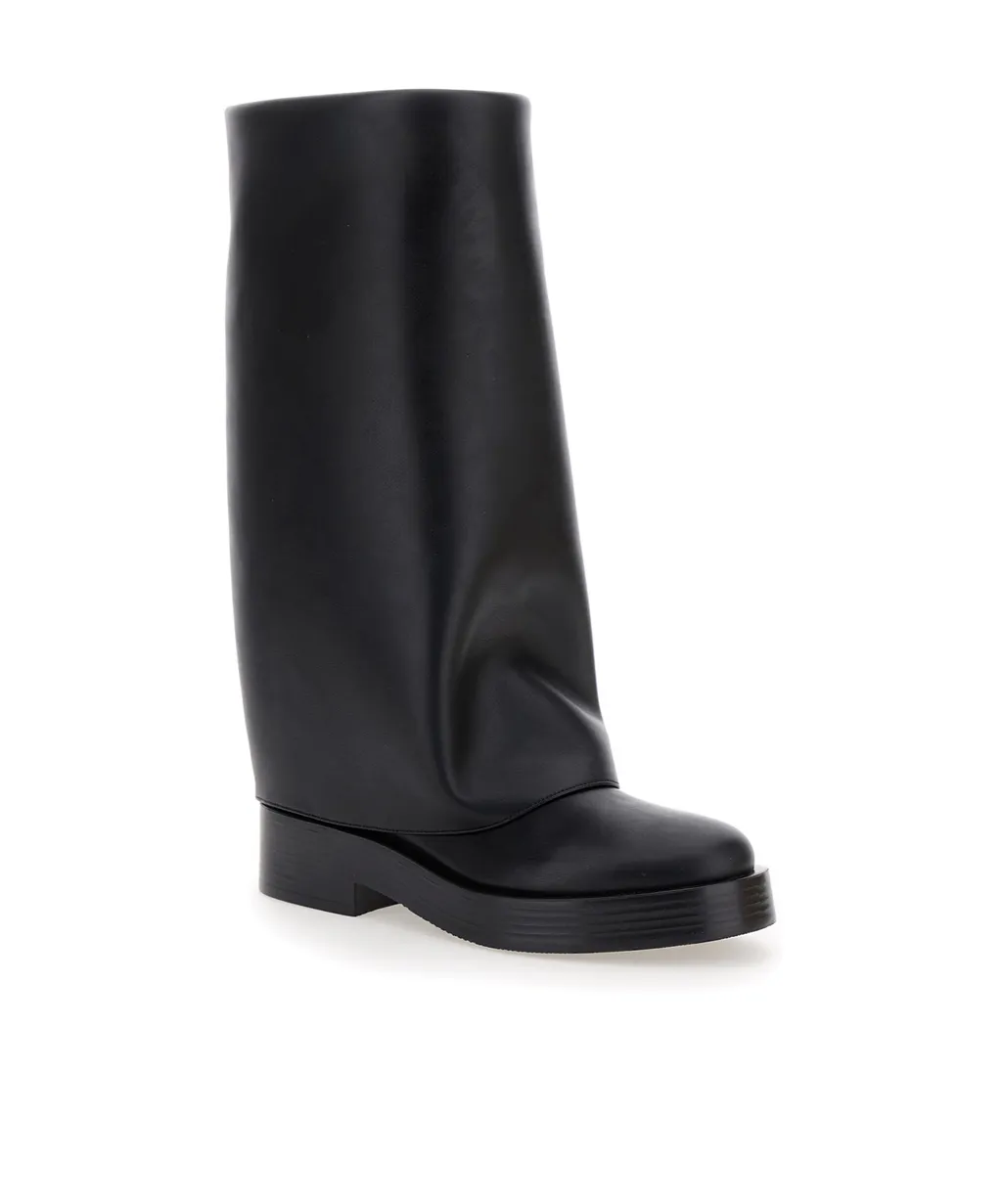 Loose Boots