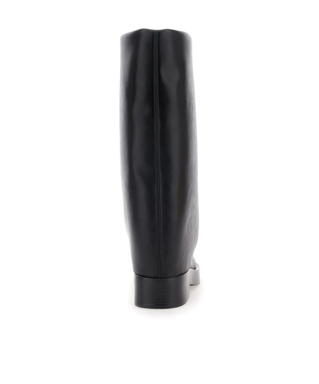 Loose Boots