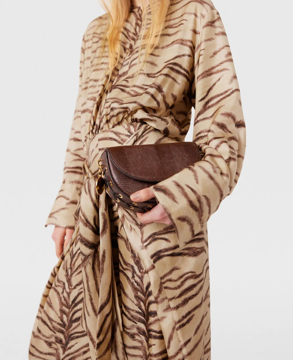 Frayme Scaly Embossed Shoulder Bag