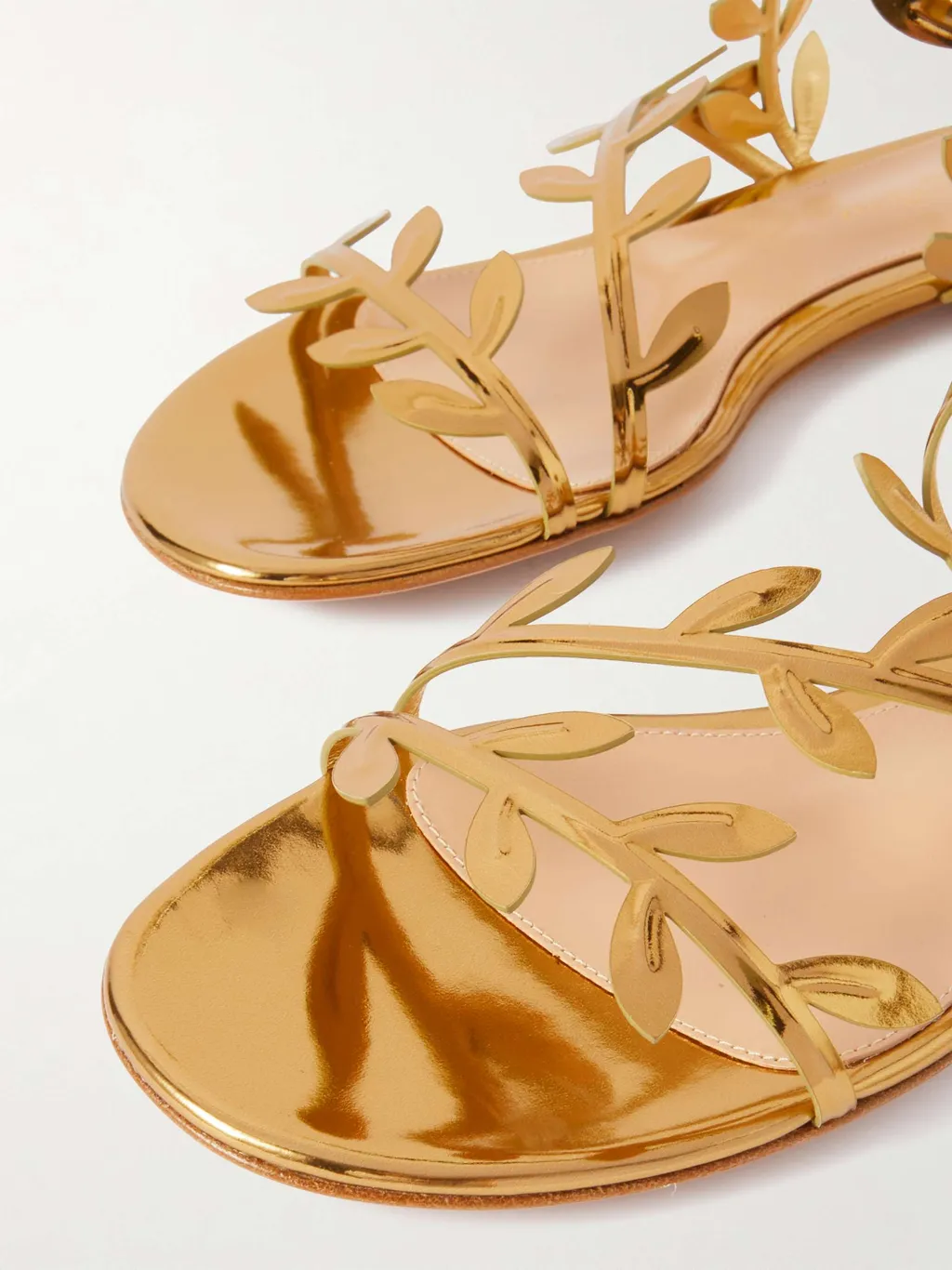 Leaf Shape Detail Flat Sandals