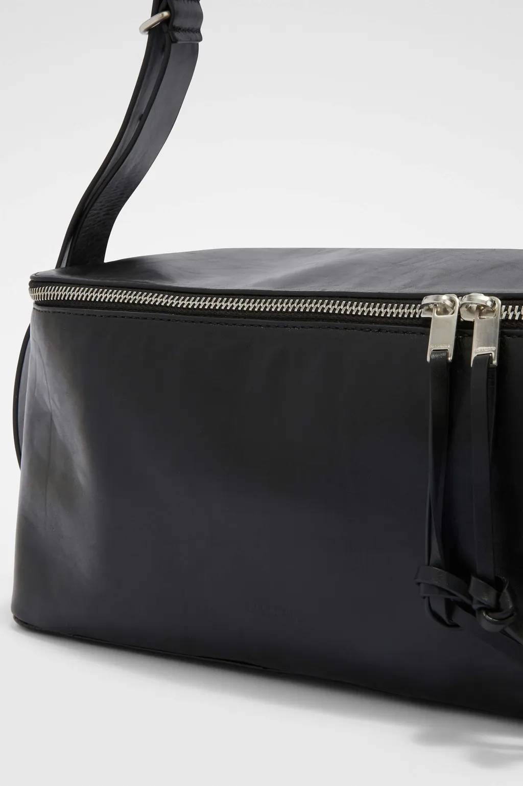 Jil Sander Logo Debossed Zipped Medium Shoulder Bag