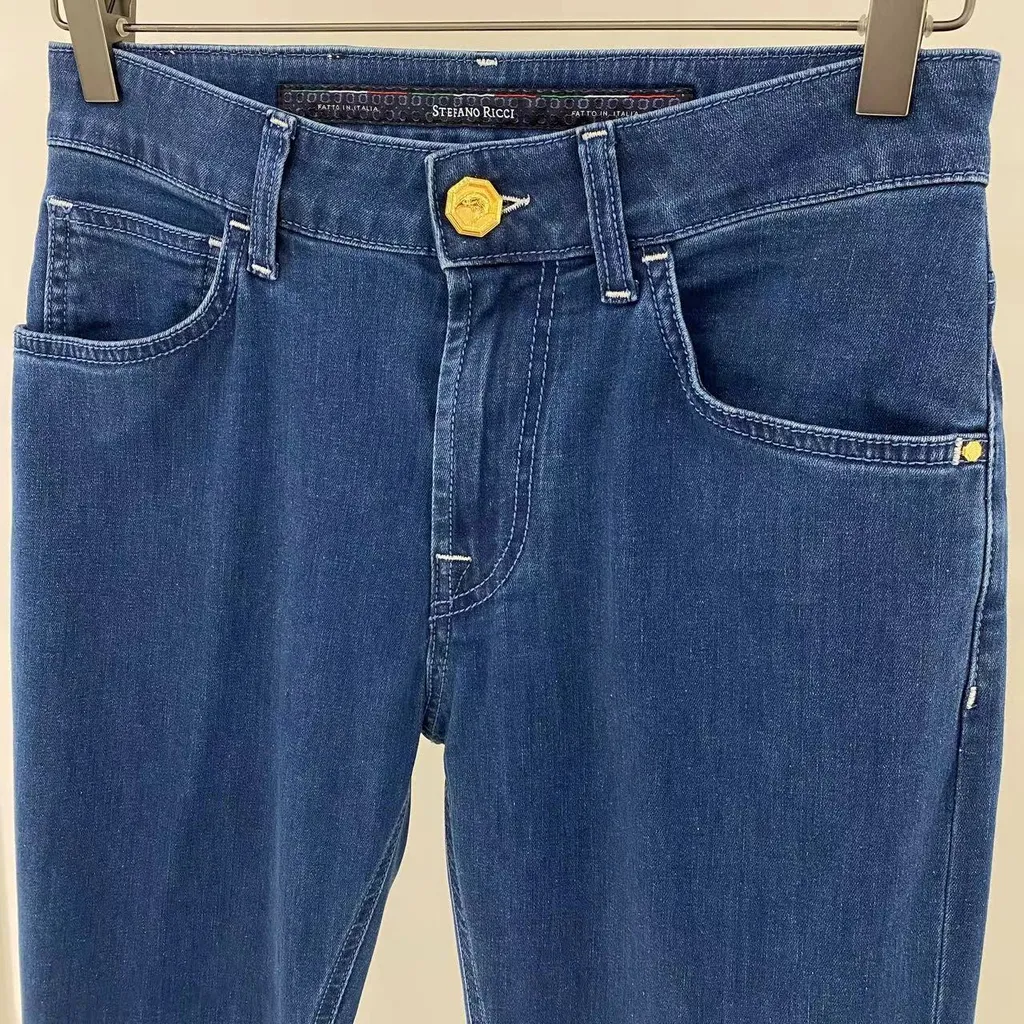 Belt-Loop Jeans