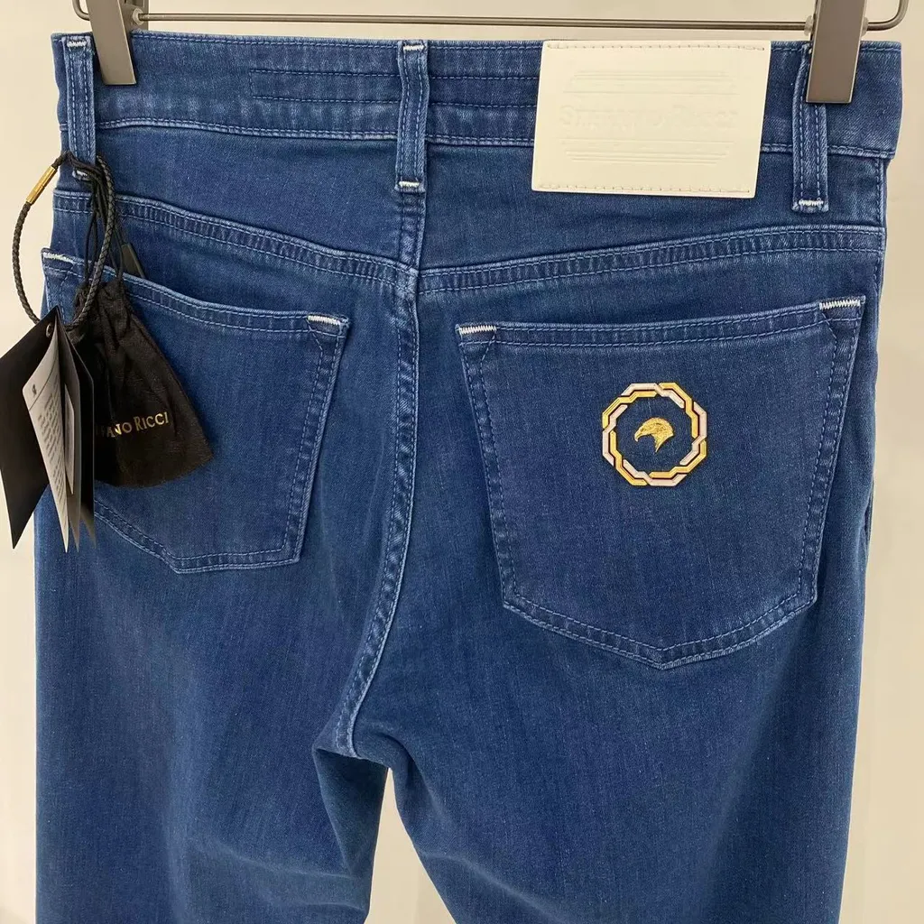 Belt-Loop Jeans