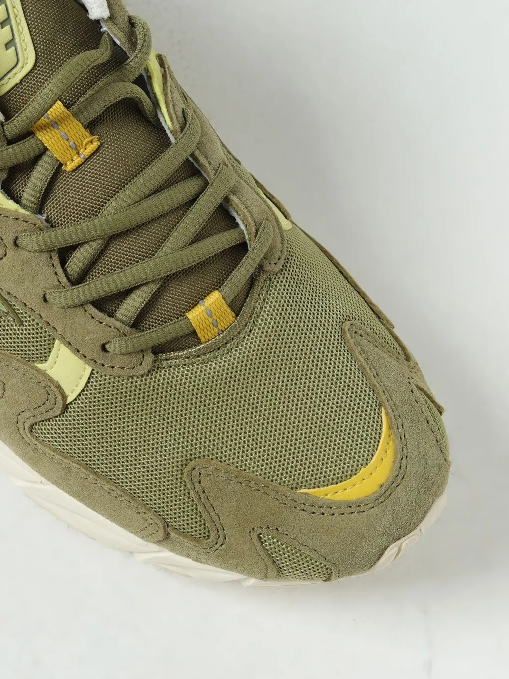 Wave Rider 10 Sneakers