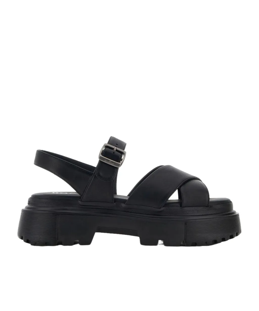 Crossover-Straps Flat Sandals