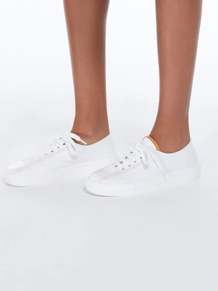 Front Strapped Low-Top Casual Shoes