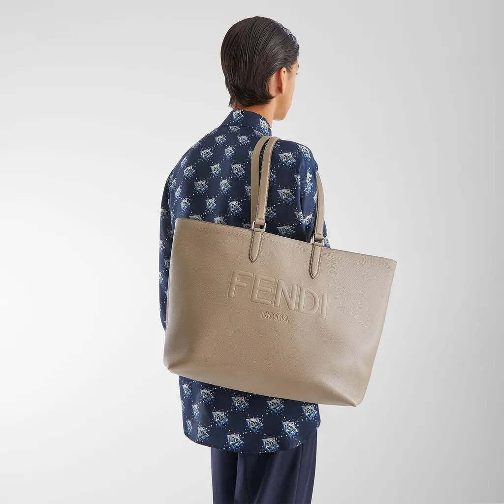 Fendi Roma Logo Embossed Shopper Bag