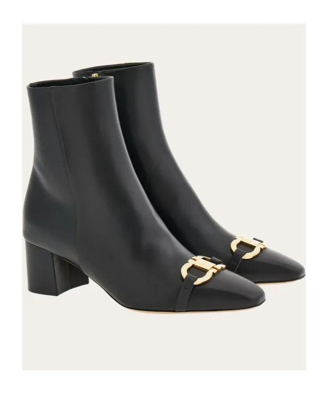 Logo Boots