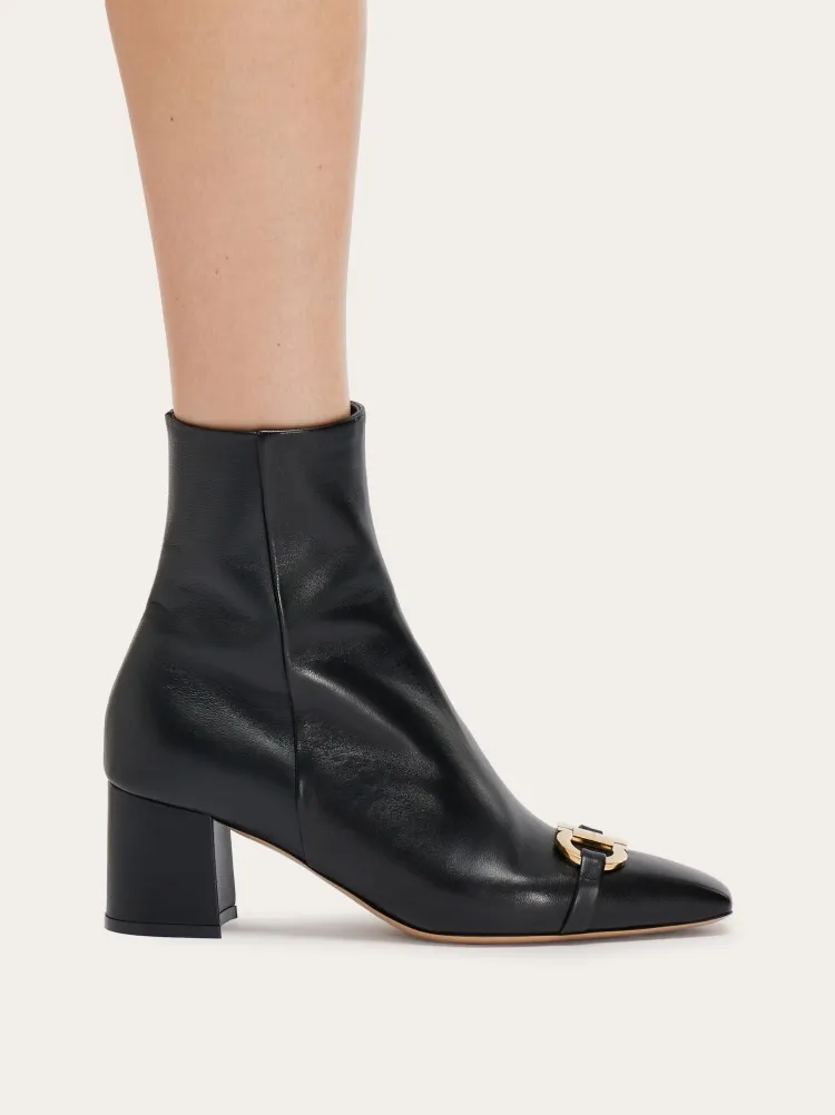 Logo Boots