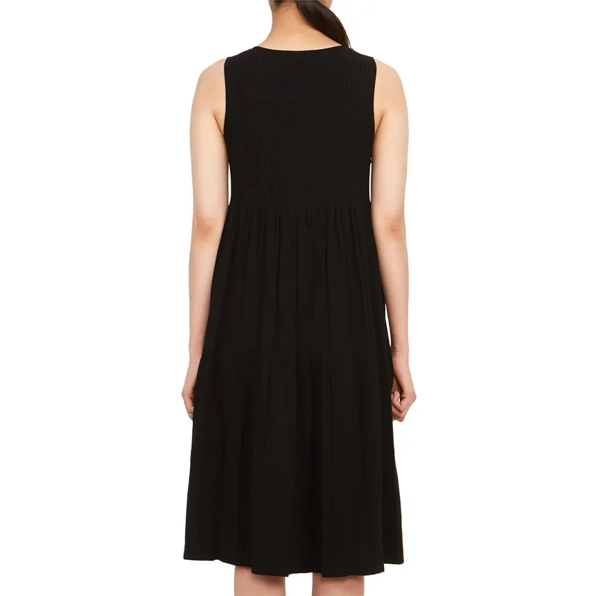 Sleeveless Round-Necked Dress