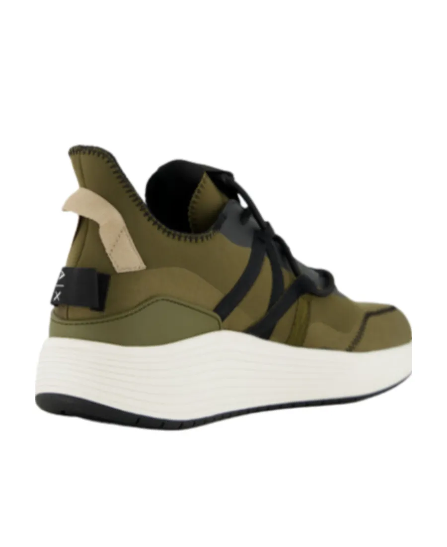 Low-Top Trainers