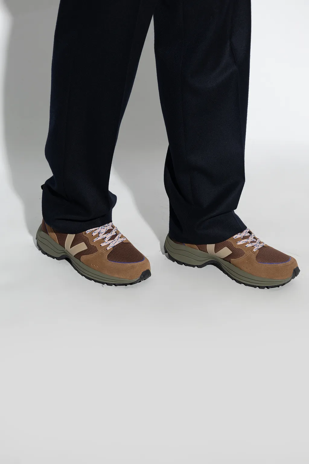 Veja Venturi Low-Top Sneakers