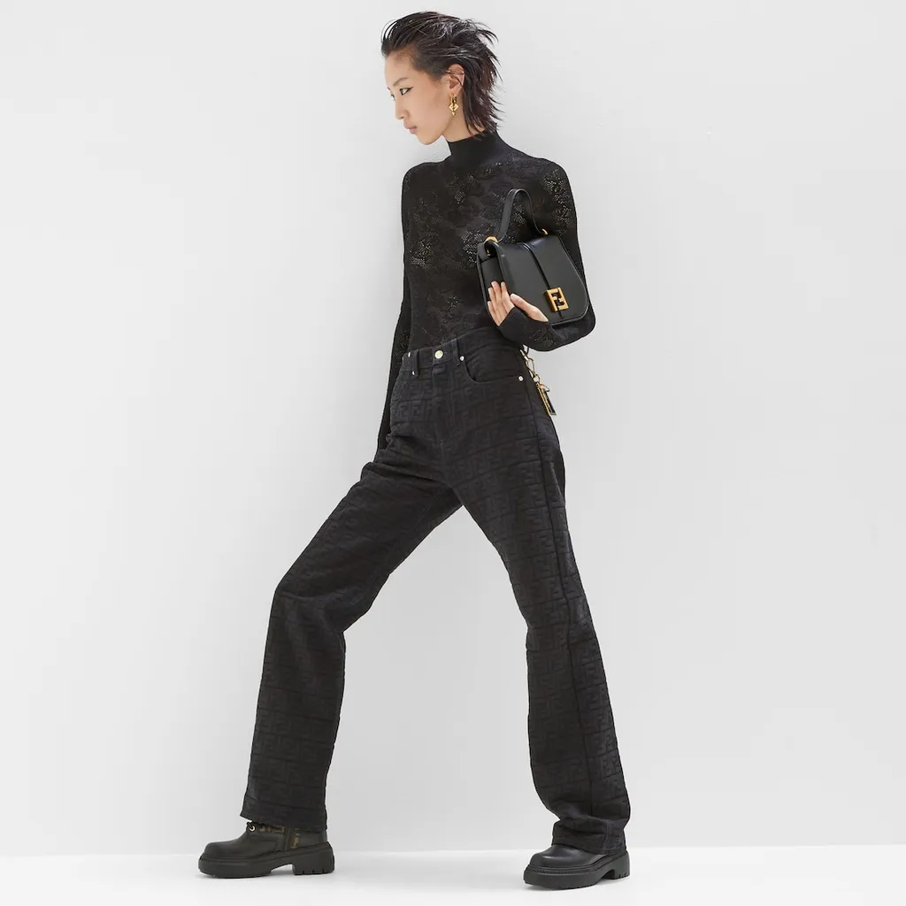 High-Necked Long-Sleeved Sweater