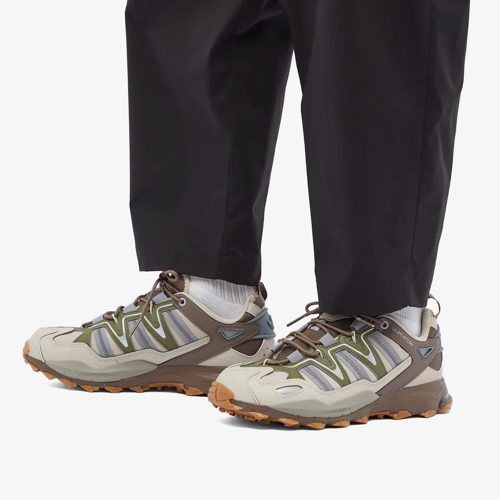 Hyperturf Low-Top Sneakers