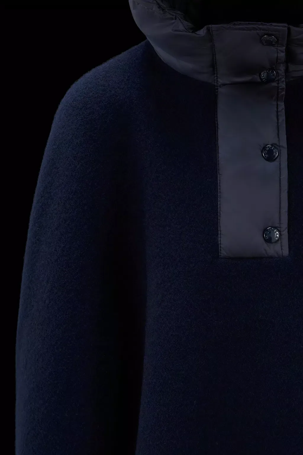 Moncler Enfant Logo-Patch Asymmetric Hem Hooded Cape