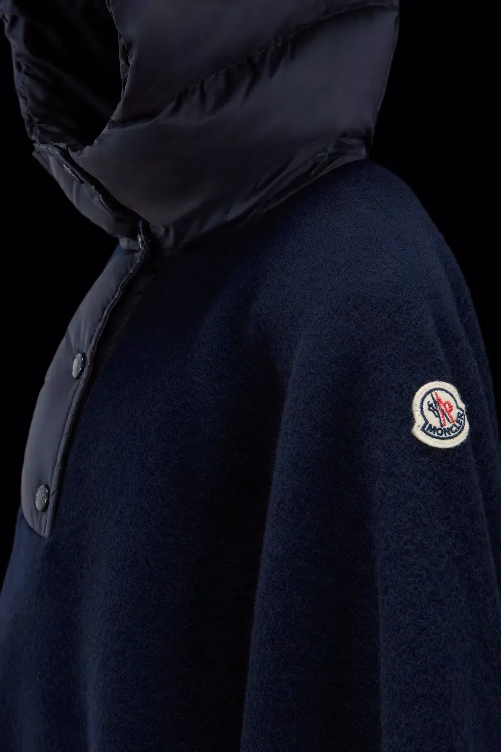 Moncler Enfant Logo-Patch Asymmetric Hem Hooded Cape