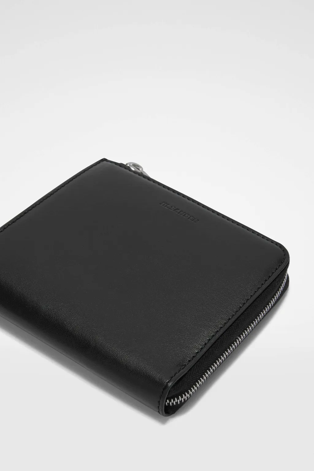 Jil Sander Logo Embossed Zipped Cardholder
