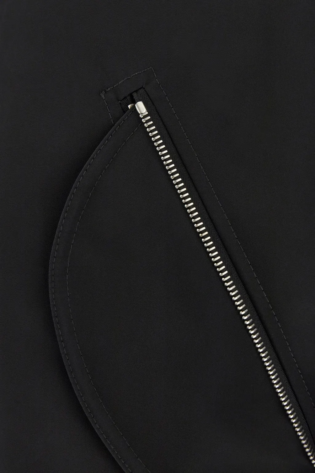 Off-White Zip-Up Long-Sleeved Jacket