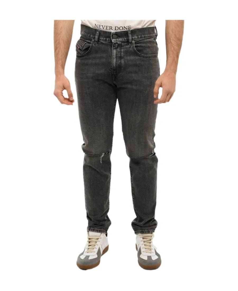 2019 Slim-Cut Denim Jeans