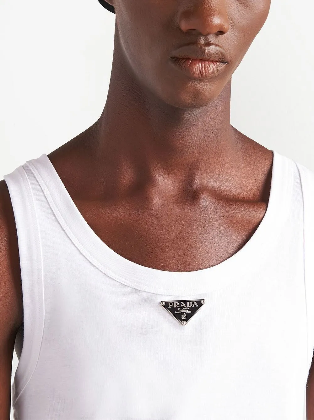 Logo Vest