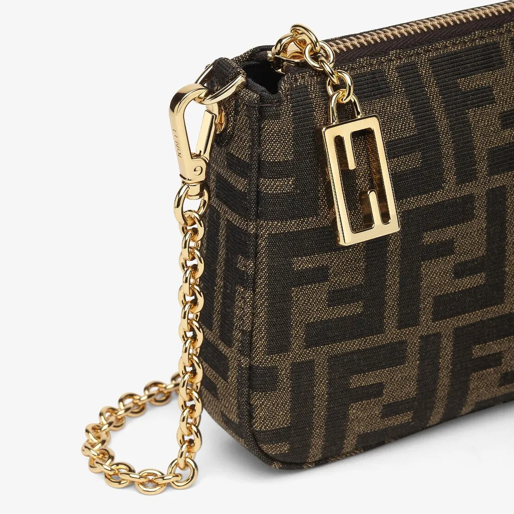 Fendi Logo Detailed Zipped Shoulder Bag