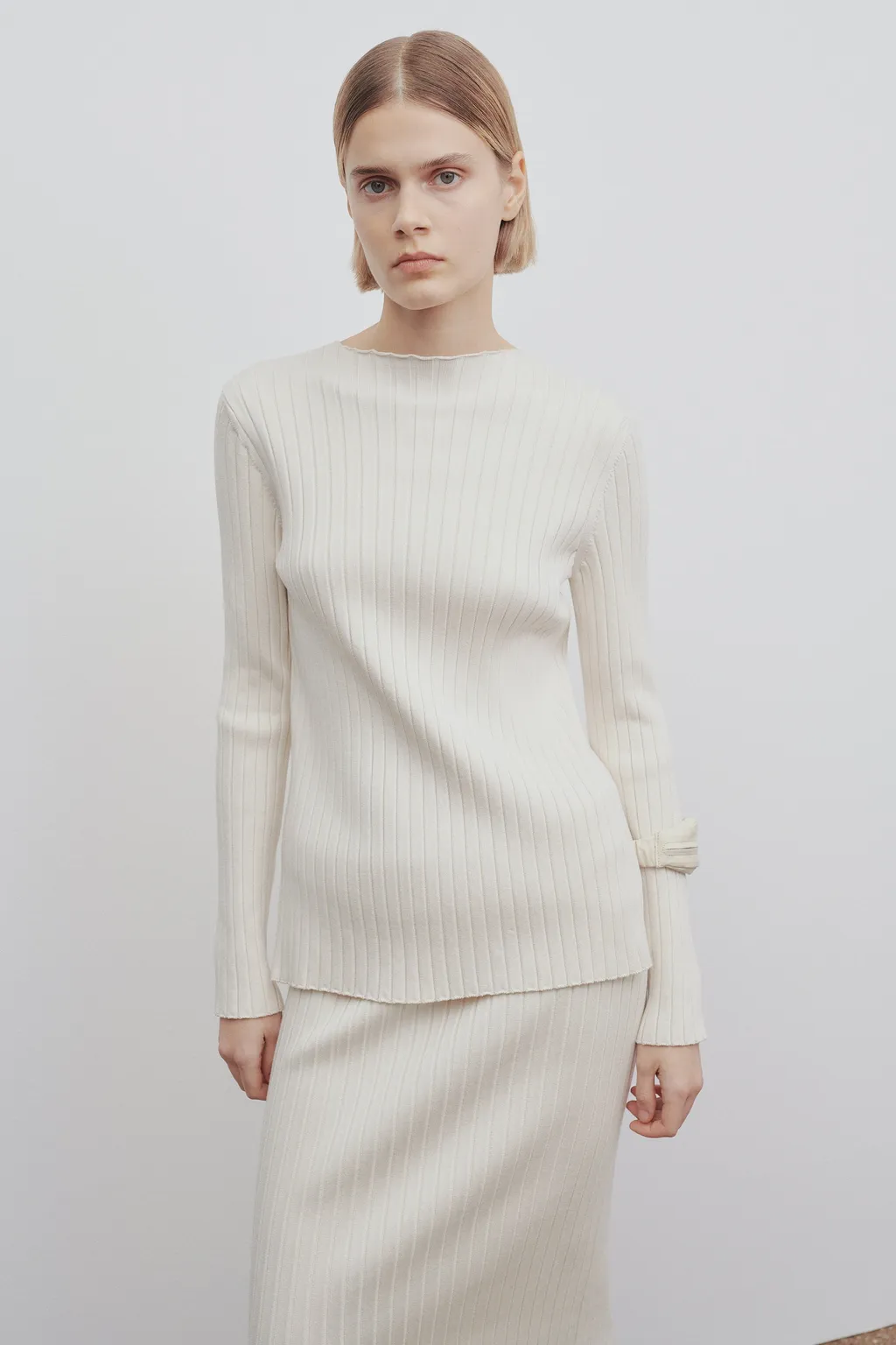 Long-Sleeved Round-Neck Sweater