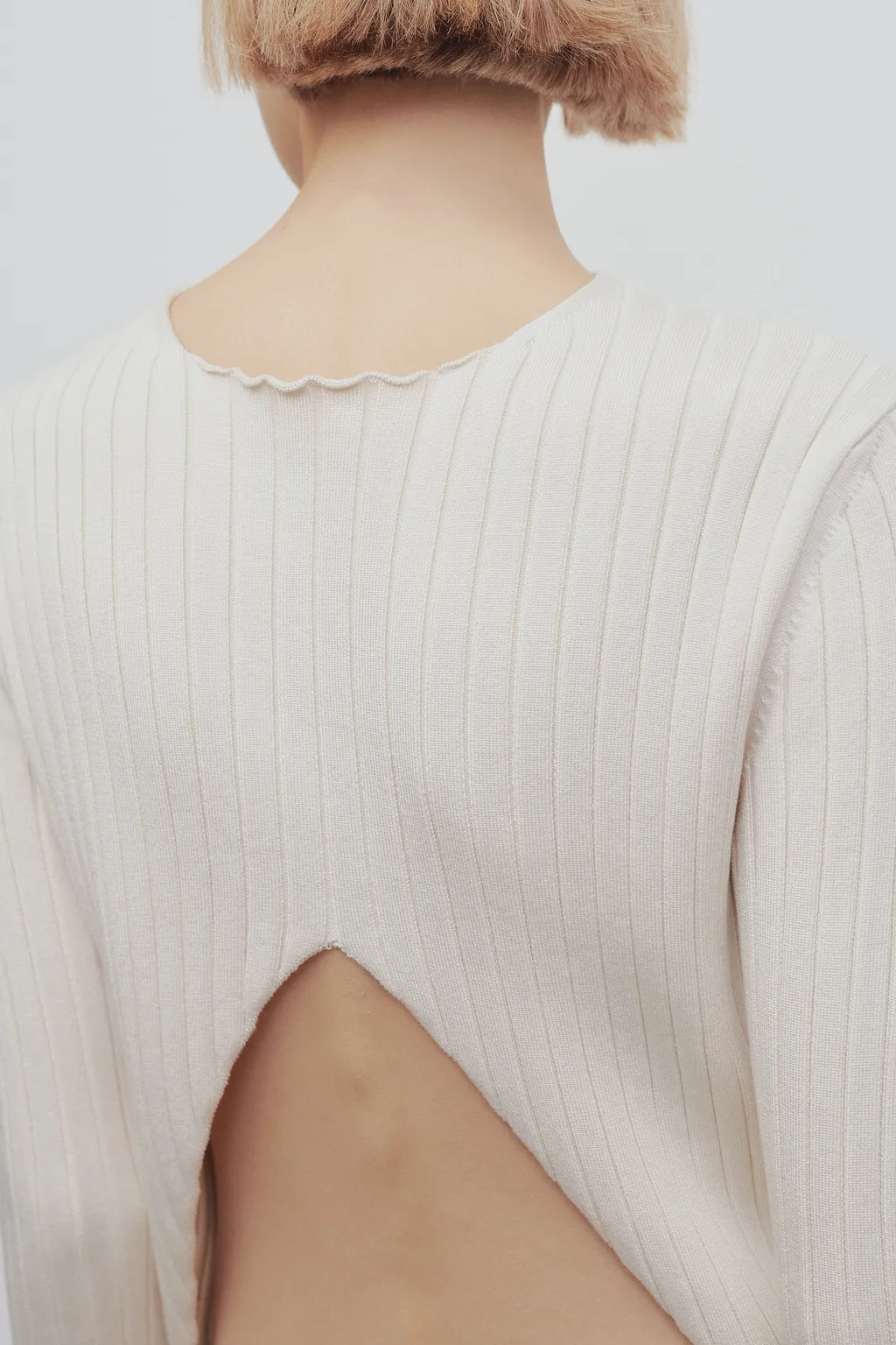 Long-Sleeved Round-Neck Sweater